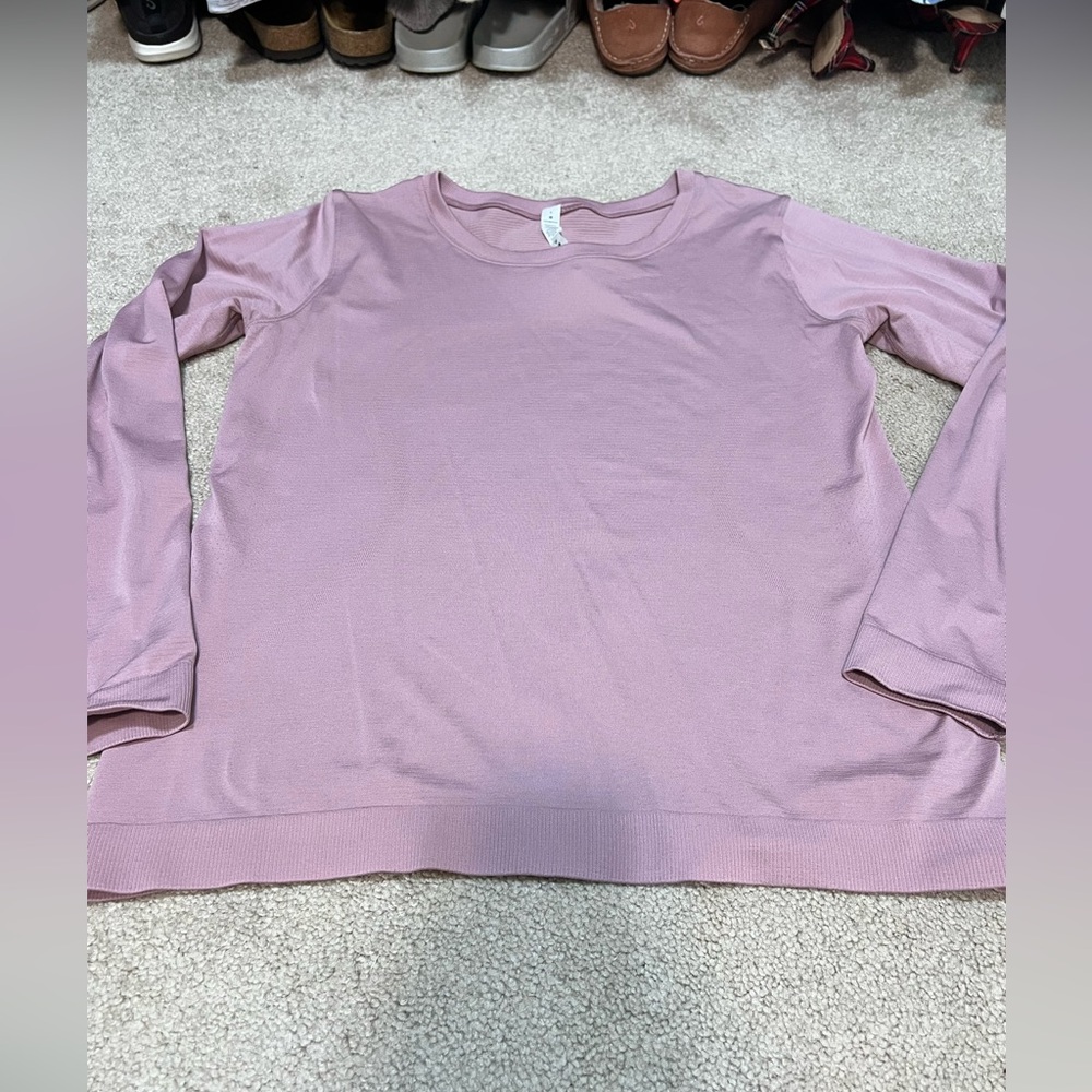 SOLD! Lululemon Relaxed Swiftly Tech along Sleeve Size 8 pink/mauve